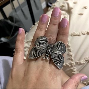 Butterfly adjustment ring